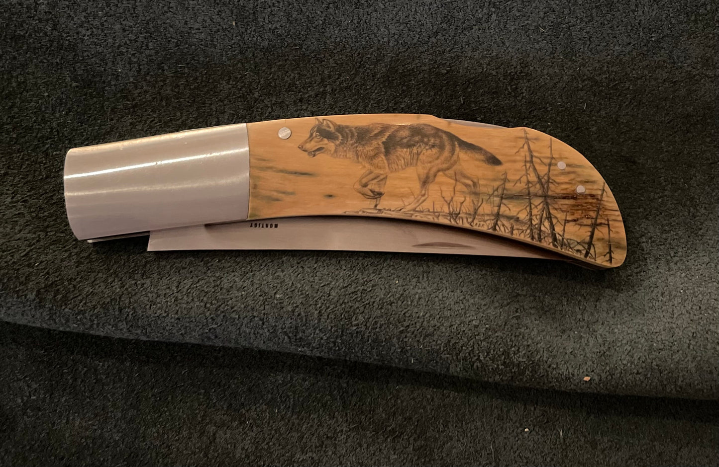 Sporting Gentry Antique Wolf Scrimshaw Folding Knife